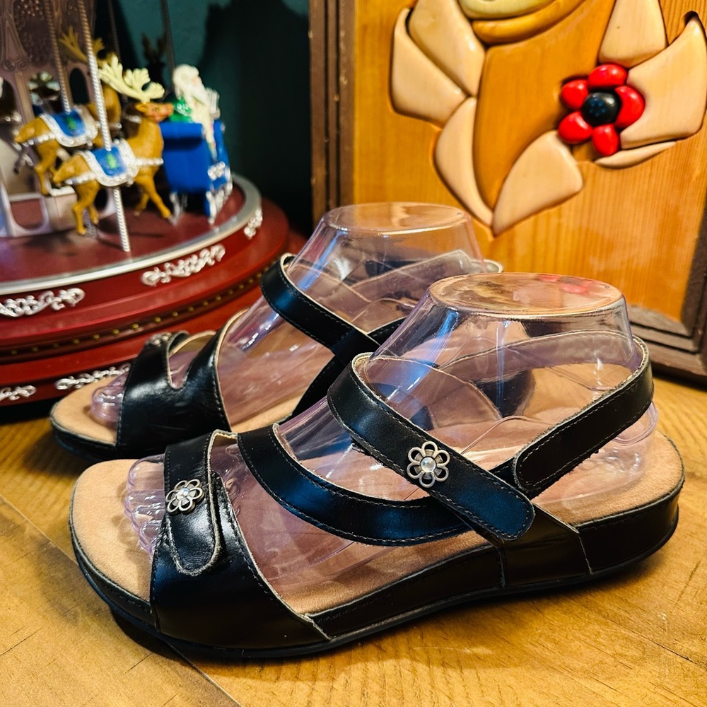 Romika Black Women's Sandals with Bejeweled Floral Accent Size 39/US 8-8.5 - Picture 2 of 13